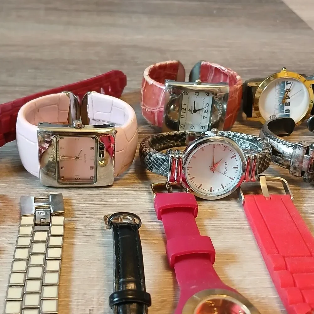 Huge Watch Lot of 40+ Mixed Brands Vintage & Modern Parts/Repair Untested-Box D3